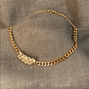 👁 Vintage asymmetrical “diamond” leaf gold chain